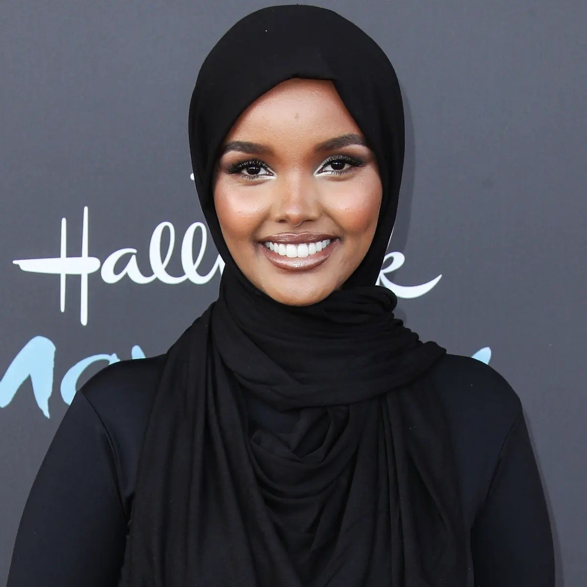 Halima Aden takes the spotlight as judge for Miss Universe – ARAB TIMES ...