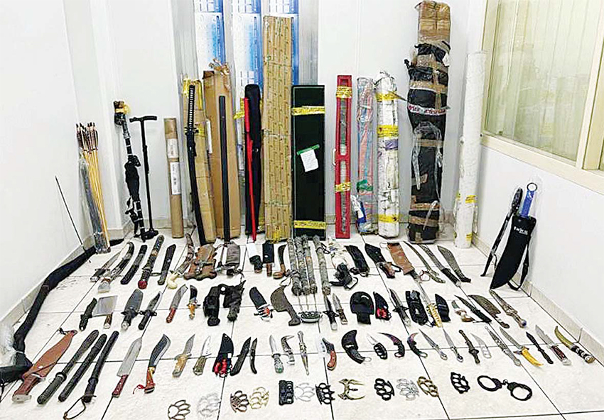 Customs seizes various types of ‘illegal weapons’ from travelers