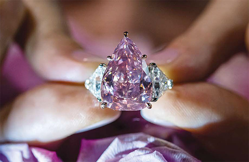 18-carat pink diamond reaps $28.8 million at Geneva auction