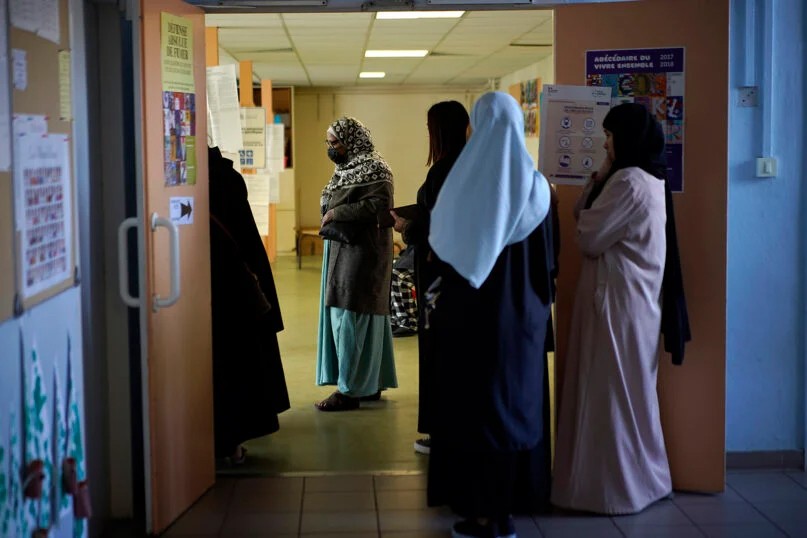 France bans abayas, khamis in classrooms