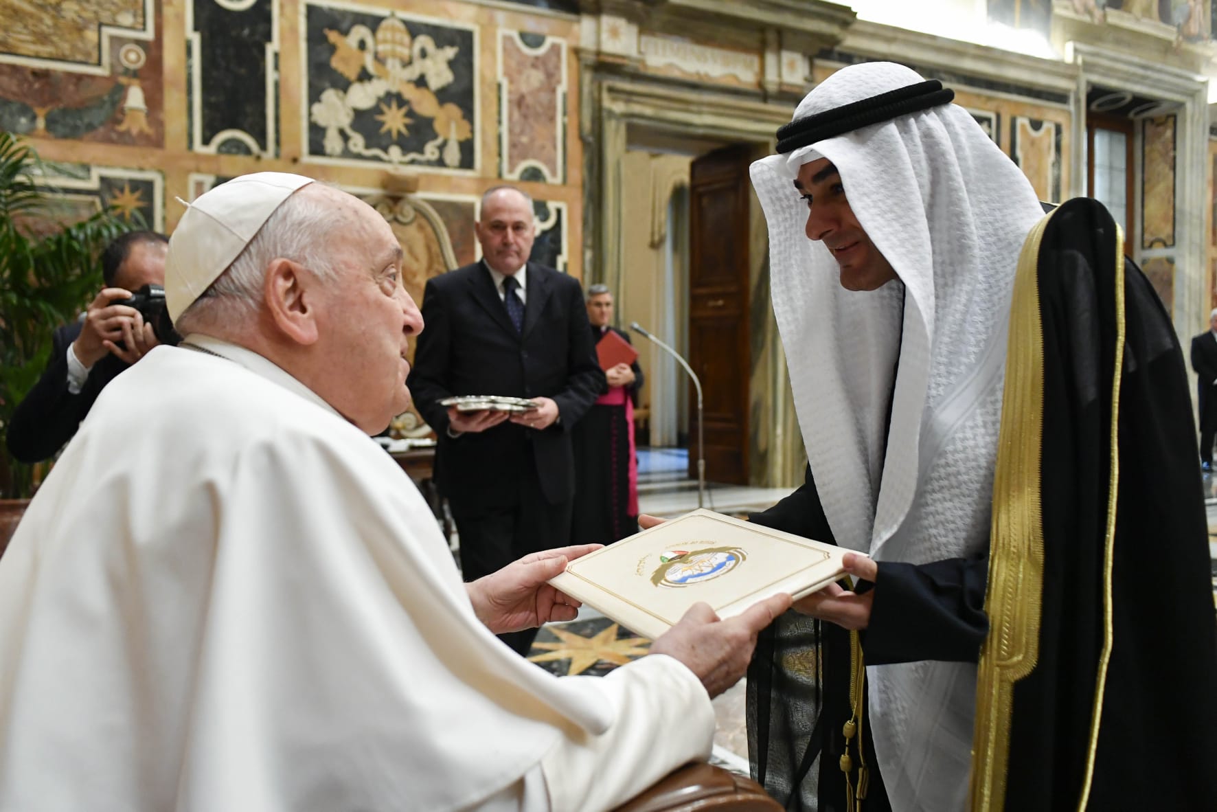 Kuwaiti Ambassador Conveys Greetings And Wishes To Pope Francis At The Vatican