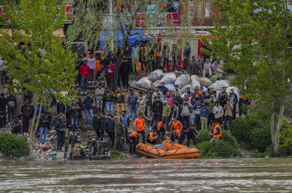 Rescuers search for 3 missing after boat capsizes in Indian-controlled Kashmir, killing at least 6