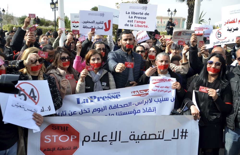 Tunisia sentences journalists to a year in prison for criticizing the government