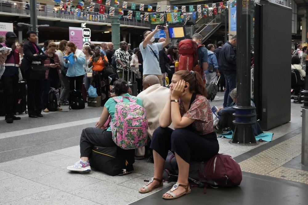 Travel disruptions in France expected to continue for days