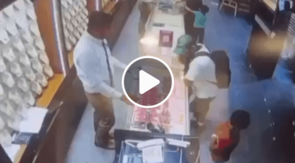 Caught on Camera: Egyptian Expat Caught Stealing Gold in Fahaheel