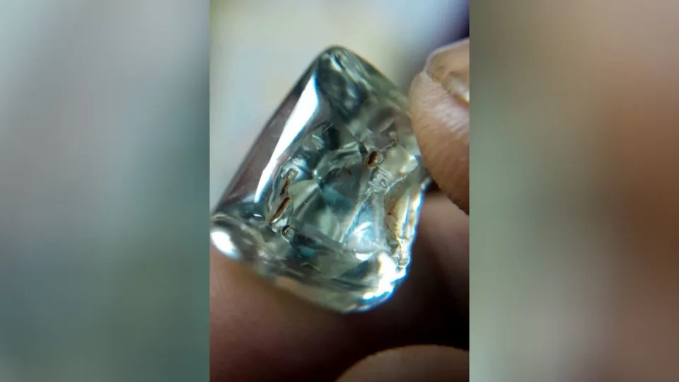 Debt-ridden Indian laborer strikes it rich with $100,000 diamond find