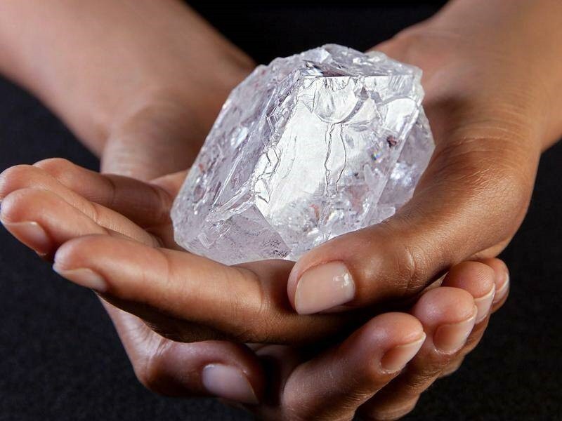 Botswana uncovers a huge 2,492-carat diamond that could be one of the biggest ever