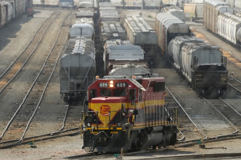 Labor dispute stops Canadian freight railroads and could cause major economic disruption in the US