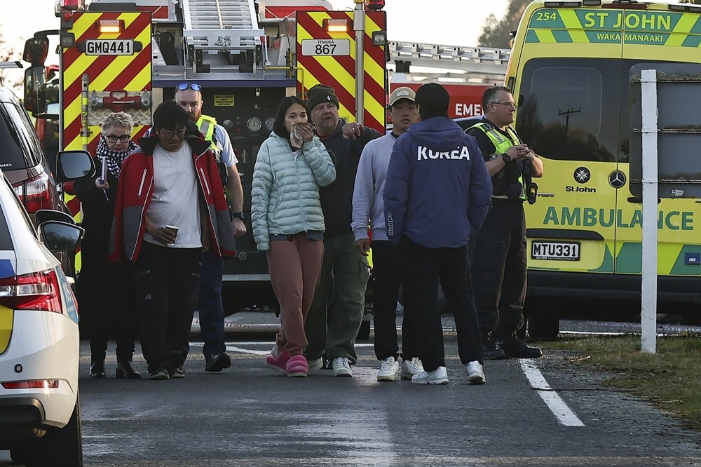 Head-on collision of 2 vehicles in New Zealand kills 3 South Korean skiers